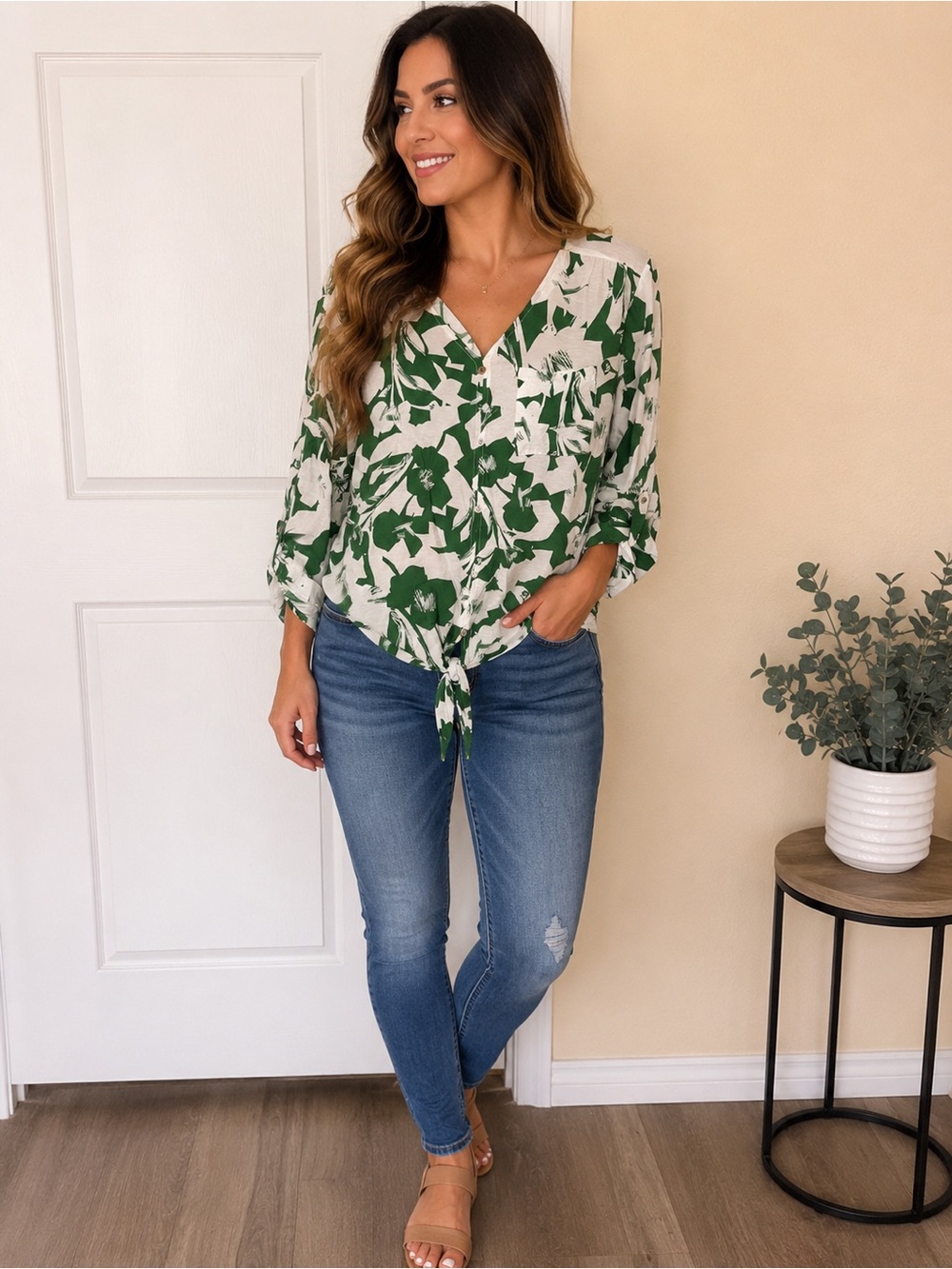 Ava and Grace Green Floral Tie-Front Button-Down Shirt. Size L